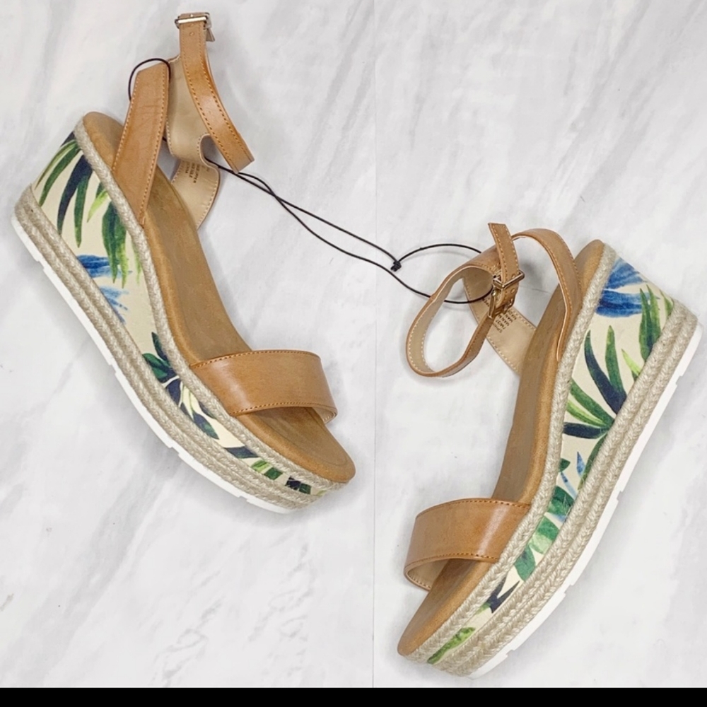 NEW Me Too Spinx Espadrille Wedge